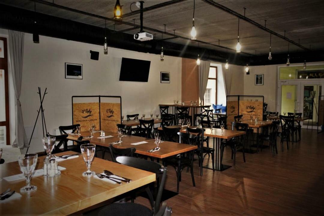 Penzion A Restaurace U Reky Ледеч-над-Сазавоу Экстерьер фото
