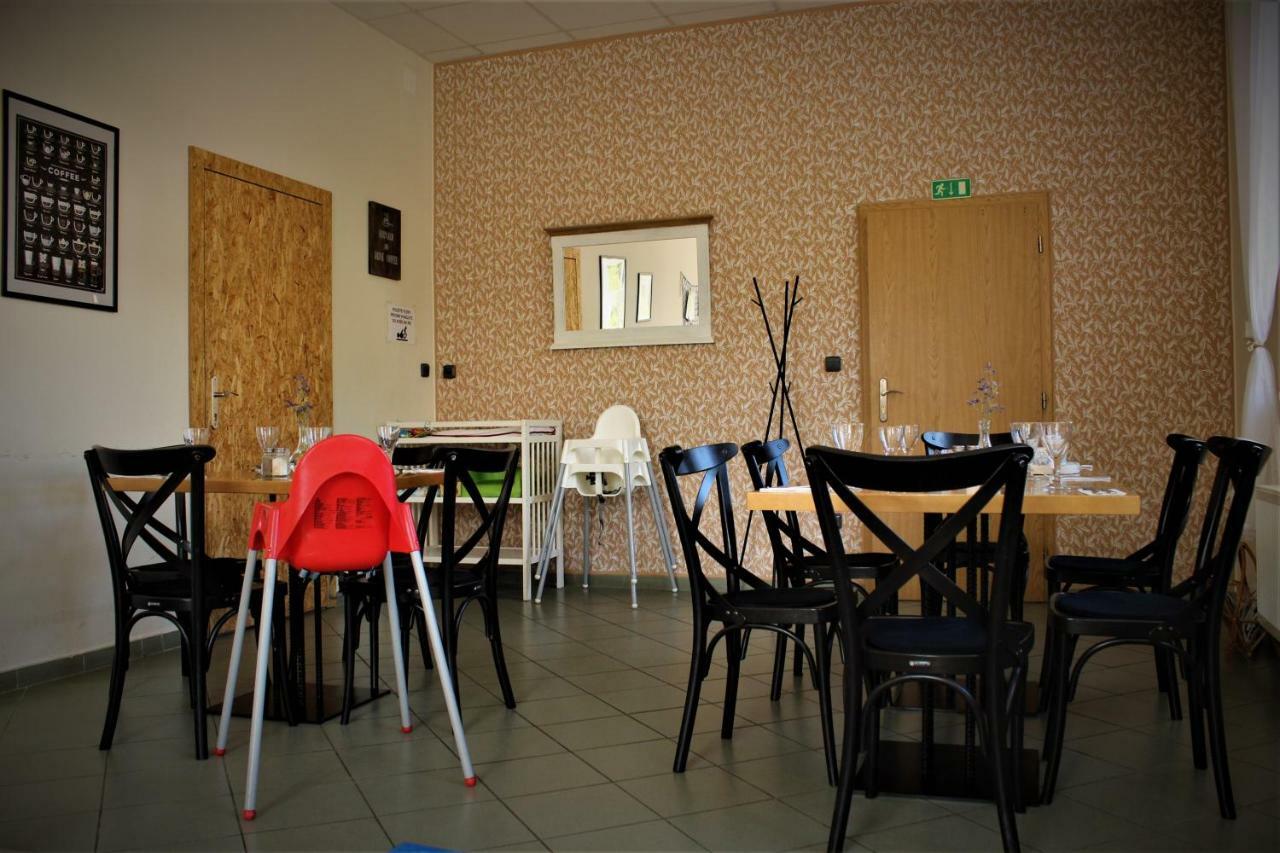 Penzion A Restaurace U Reky Ледеч-над-Сазавоу Экстерьер фото